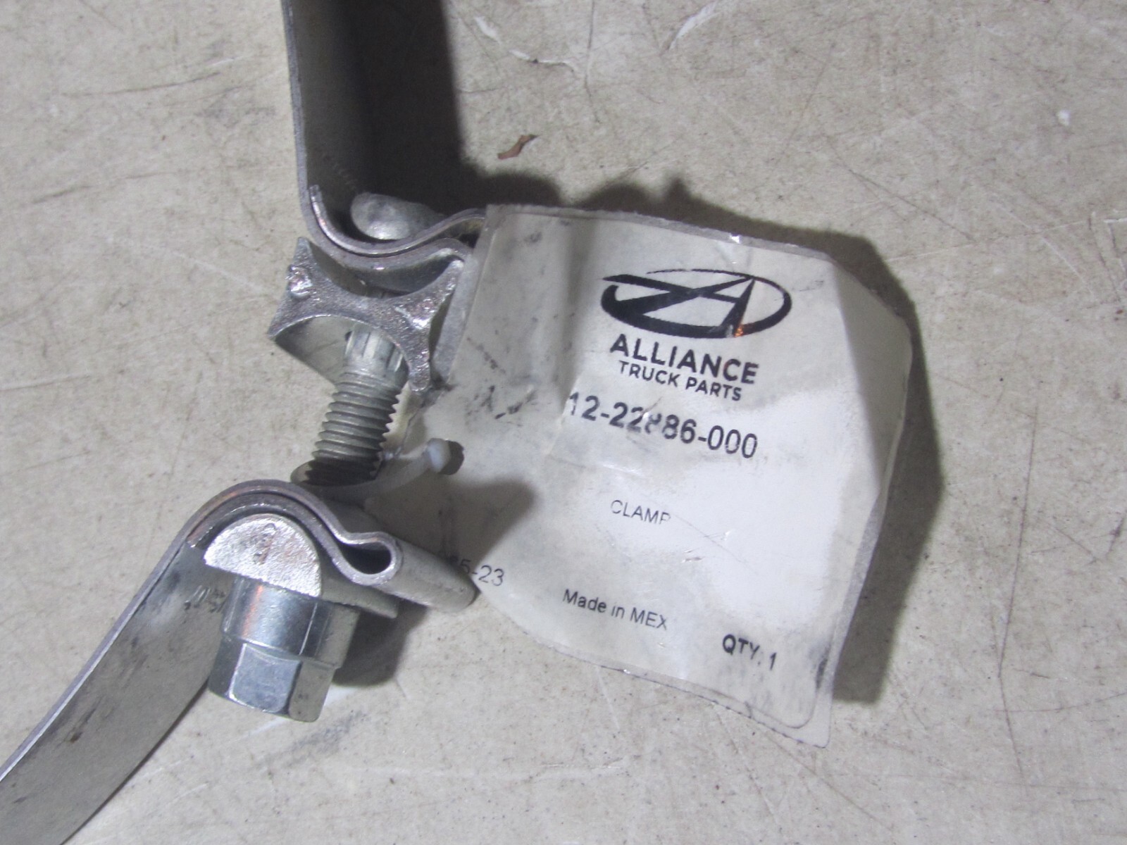 NEW GENUINE OEM Freightliner / Alliance Truck Air Tank Clamp 12-22886-000
