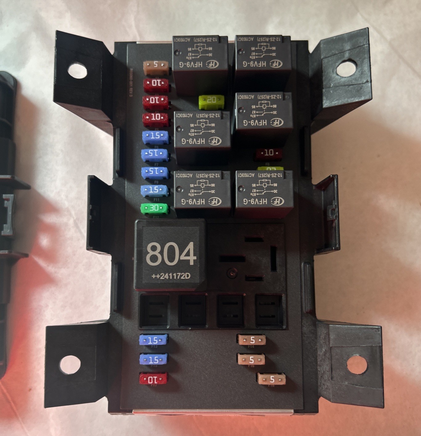 PETERBILT 579 PACCAR PDC SLEEPER CAB FUSE BOX ASSEMBLY P27-1224-0120 OEM