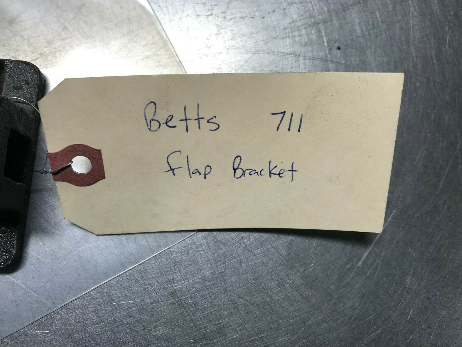 711 BETTS FLAP HANGER BTS-B711