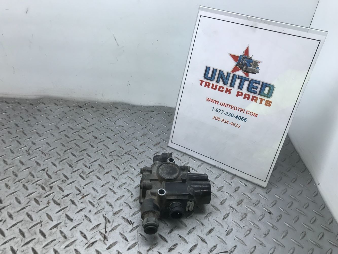 WABCO ABS Relay Valve/Sensor. PN: 472-195-052-0