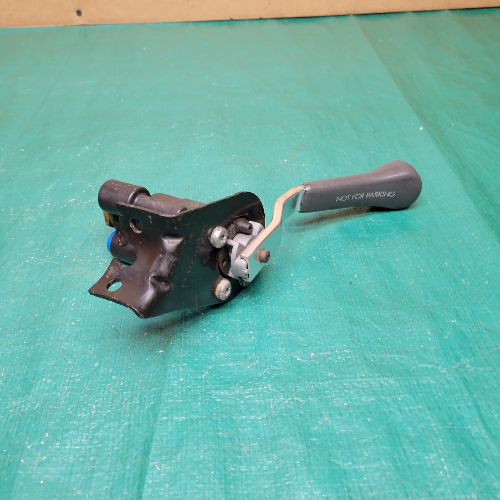 Meritor Wabco Hand Control Valve OEM 9617990070 N30103FC