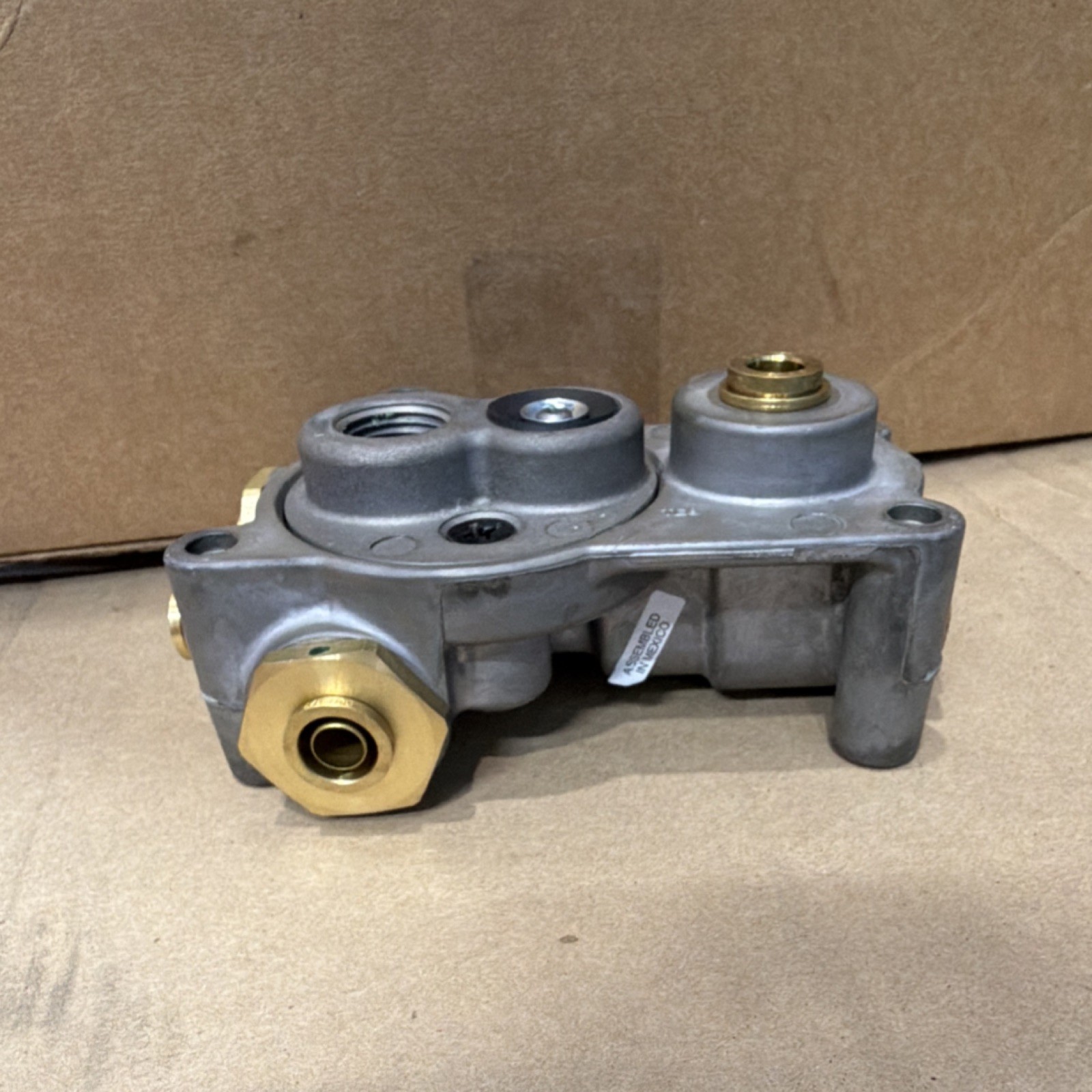Bendix 5.9″ TP-5 Tractor Protection Valve 802926 5016833 5006728