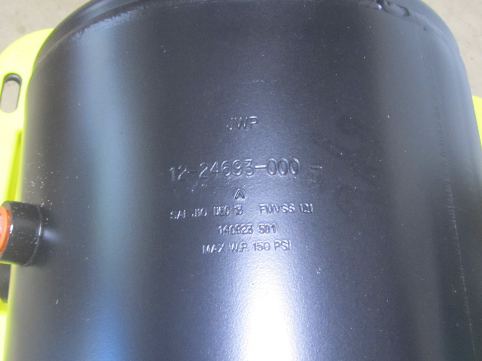 NEW GENUINE OEM 12-24693-000 Tank Air,Steel,Split,1990,Wet/ for Freightliner