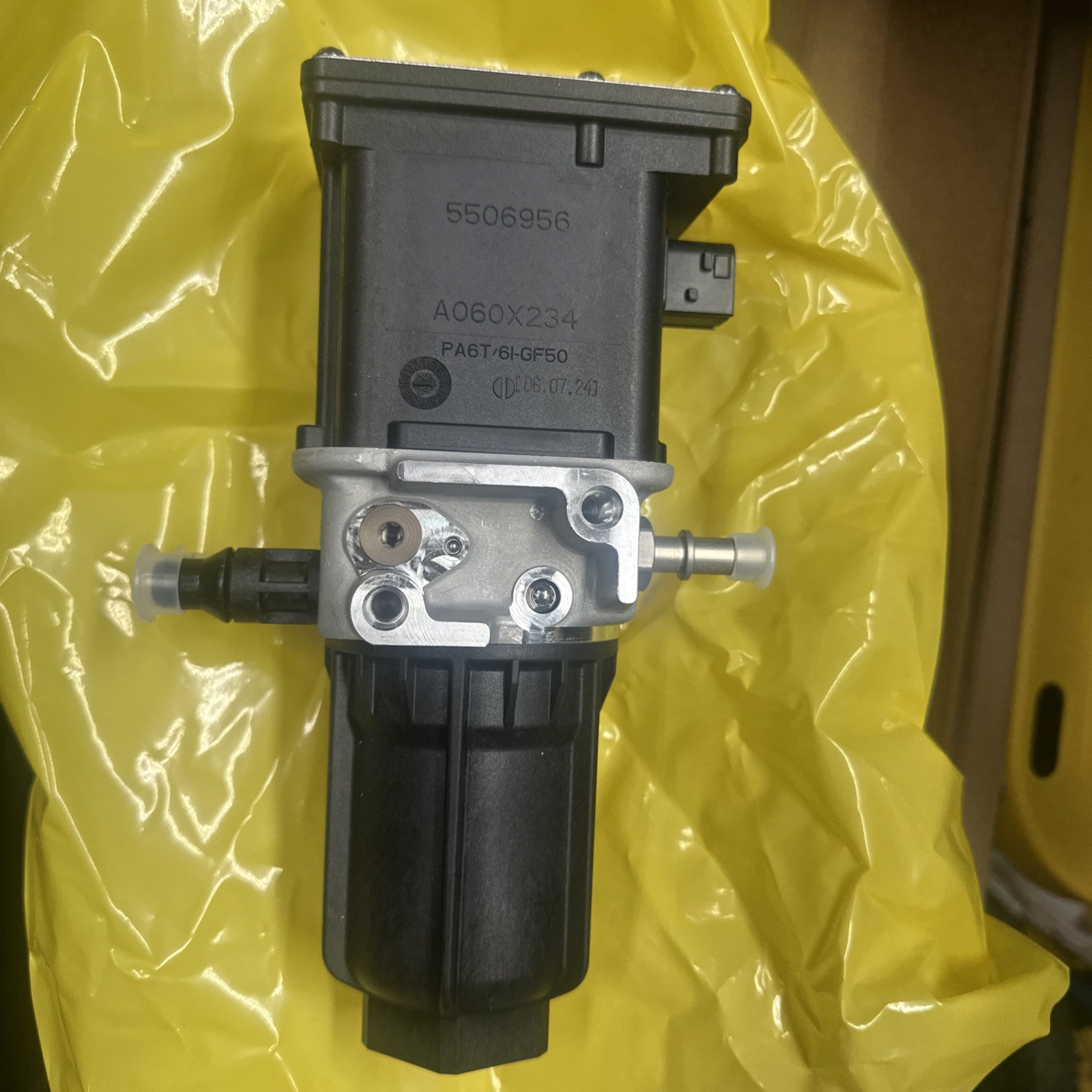 Genuine OEM Paccar 2208766PRX DEF Pump Kw Pb New 2208766