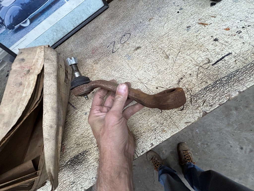 TRW 18706 PITMAN ARM 9W 1967 – 1973 IMPERIAL MANUAL STEERING