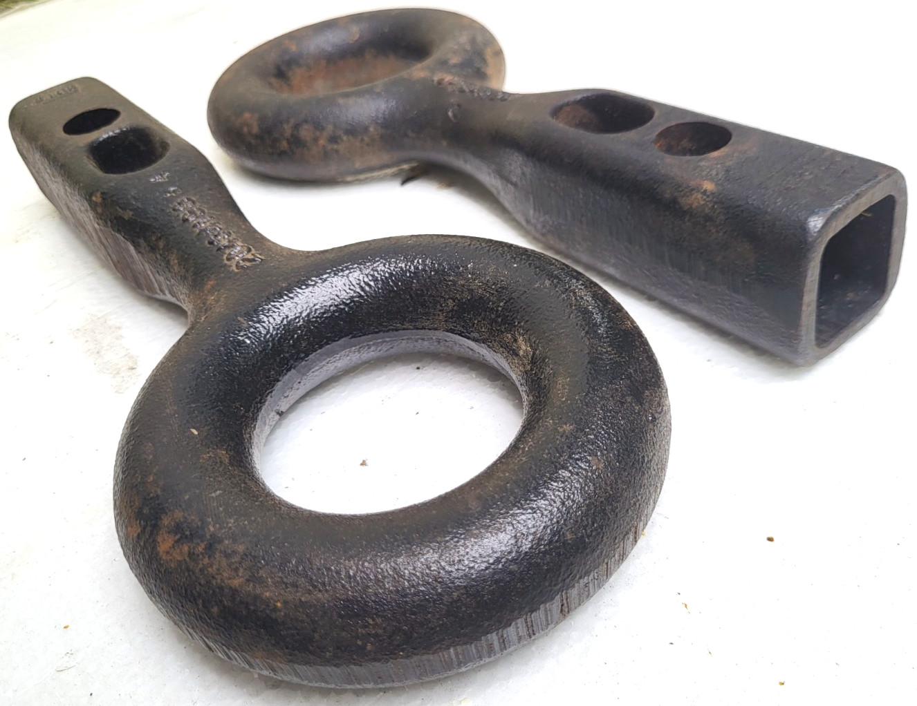 Volvo VNL Truck Tow Hook Pair Towing Recovery Eye OEM 20434198