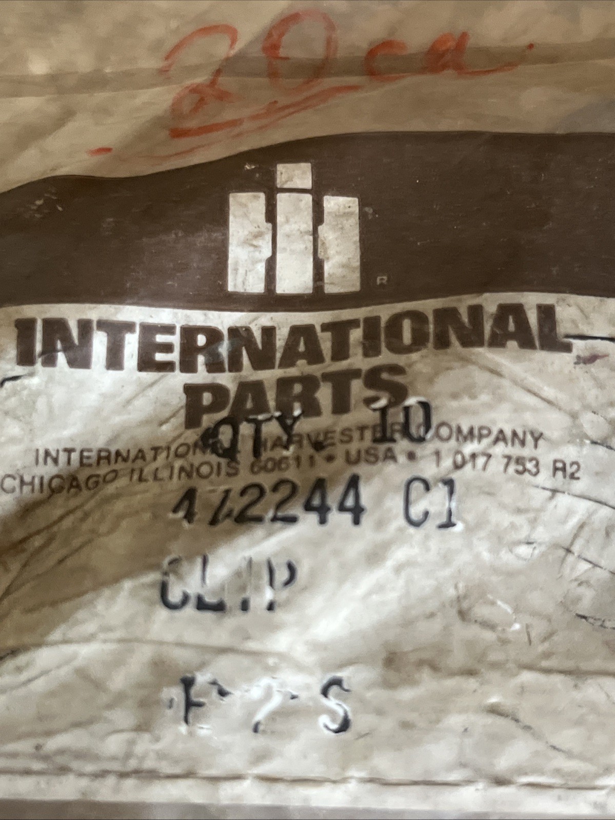 10 NOS Genuine International 472244C1 Spring Lever Retainer Clips