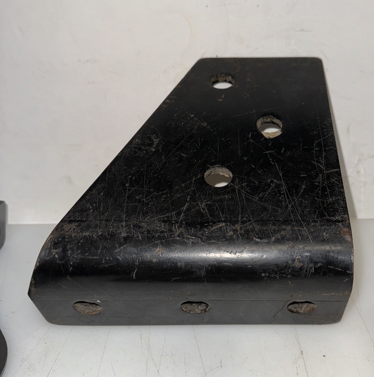 GENUINE INTERNATIONAL RIGHT FRONT LEFT REAR BRACKET OEM NEW 556939C3 NOS