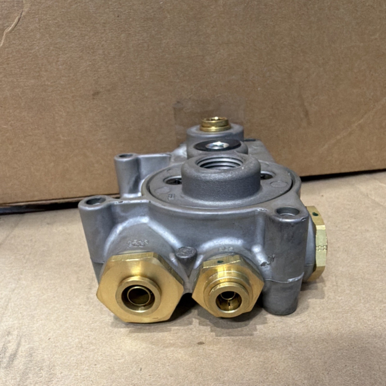 Bendix 5.9″ TP-5 Tractor Protection Valve 802926 5016833 5006728