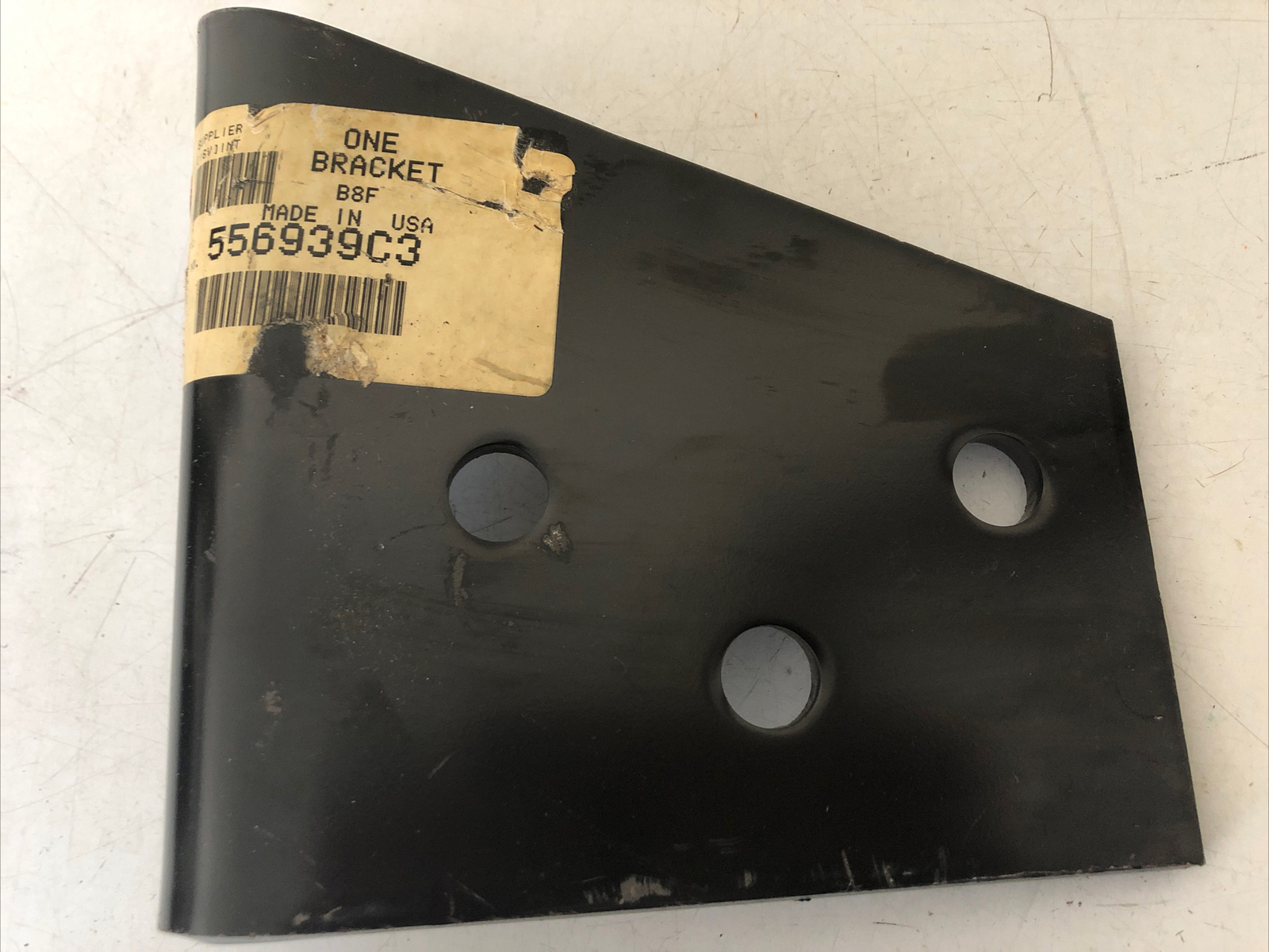 GENUINE INTERNATIONAL RIGHT FRONT LEFT REAR BRACKET OEM NEW 556939C3 NOS