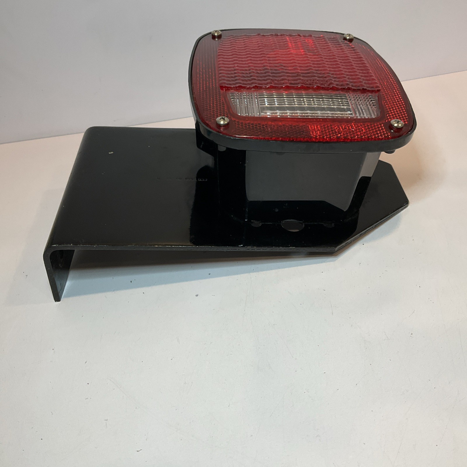 Grote 5371 Freightliner Rear Tail Brake Light Lamp w/ Bracket 680-544-00-38 D