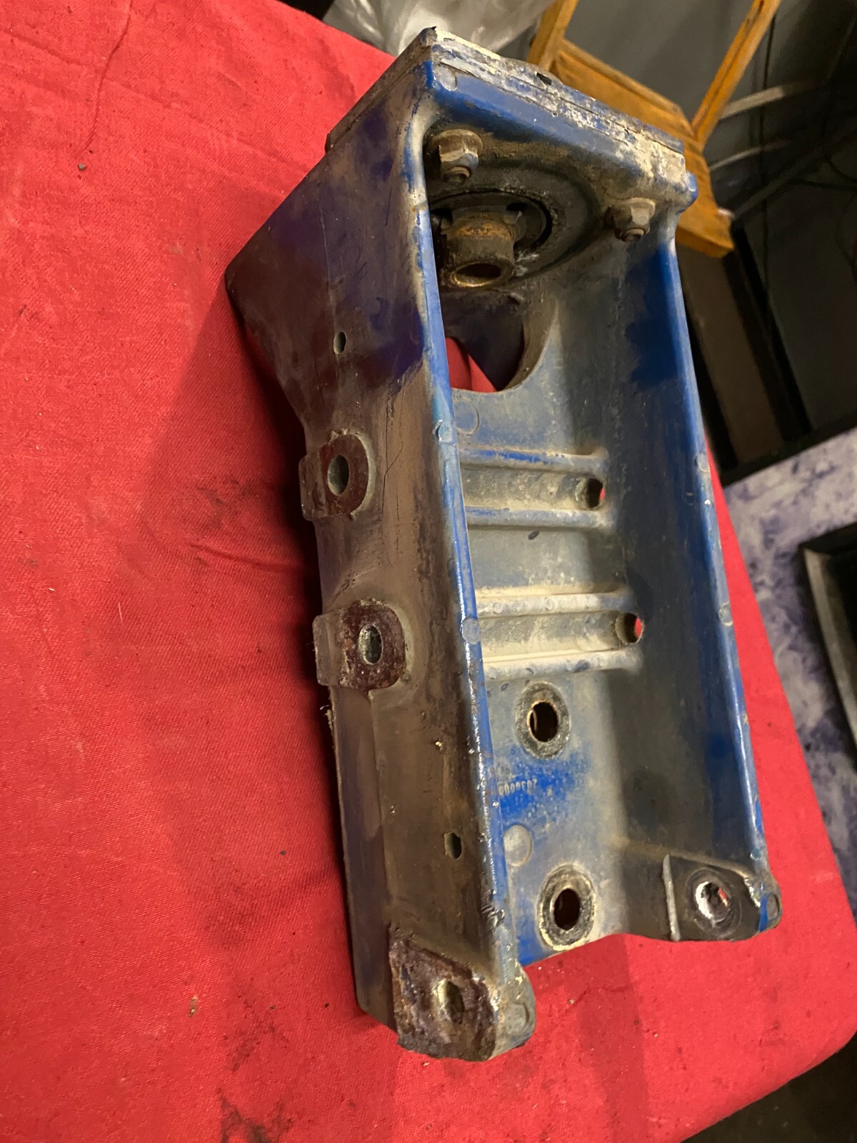 Freightliner SLEEPER cab mount 15 12621 000, SUPPORT, BRACKET