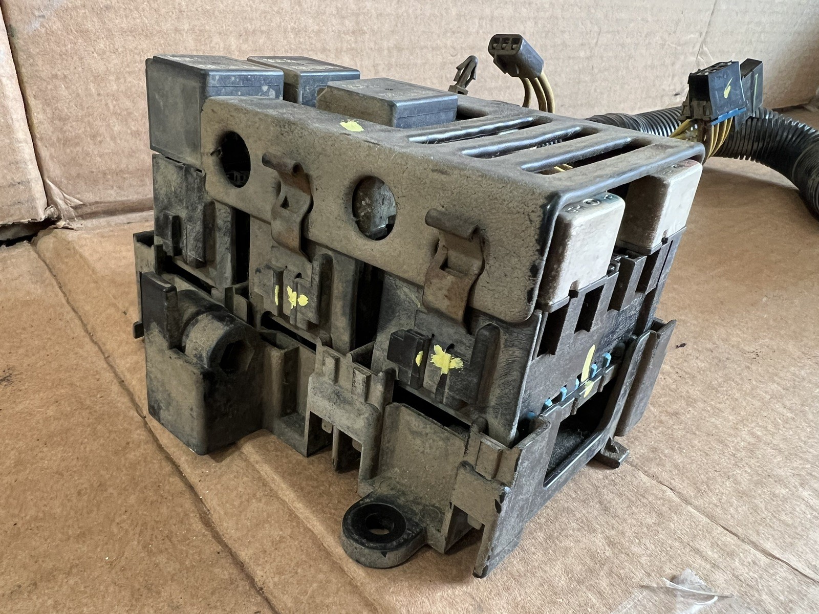 Freightliner Fuse Box Circuit Protection Wiring Wire Harness P/N A06-24054-003