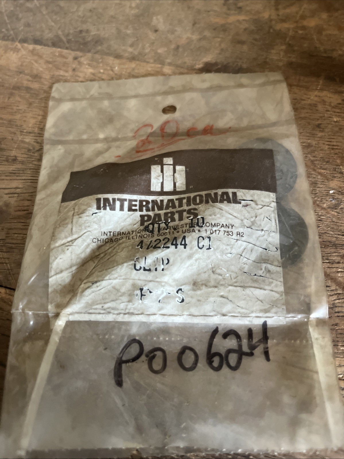 10 NOS Genuine International 472244C1 Spring Lever Retainer Clips