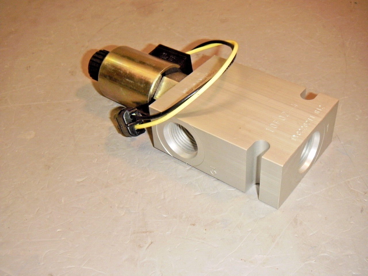 Sauer Danfoss TYC220211 Hydraulic 3Way Valve Lisk 24VDC Solenoid Comatrol CP5211