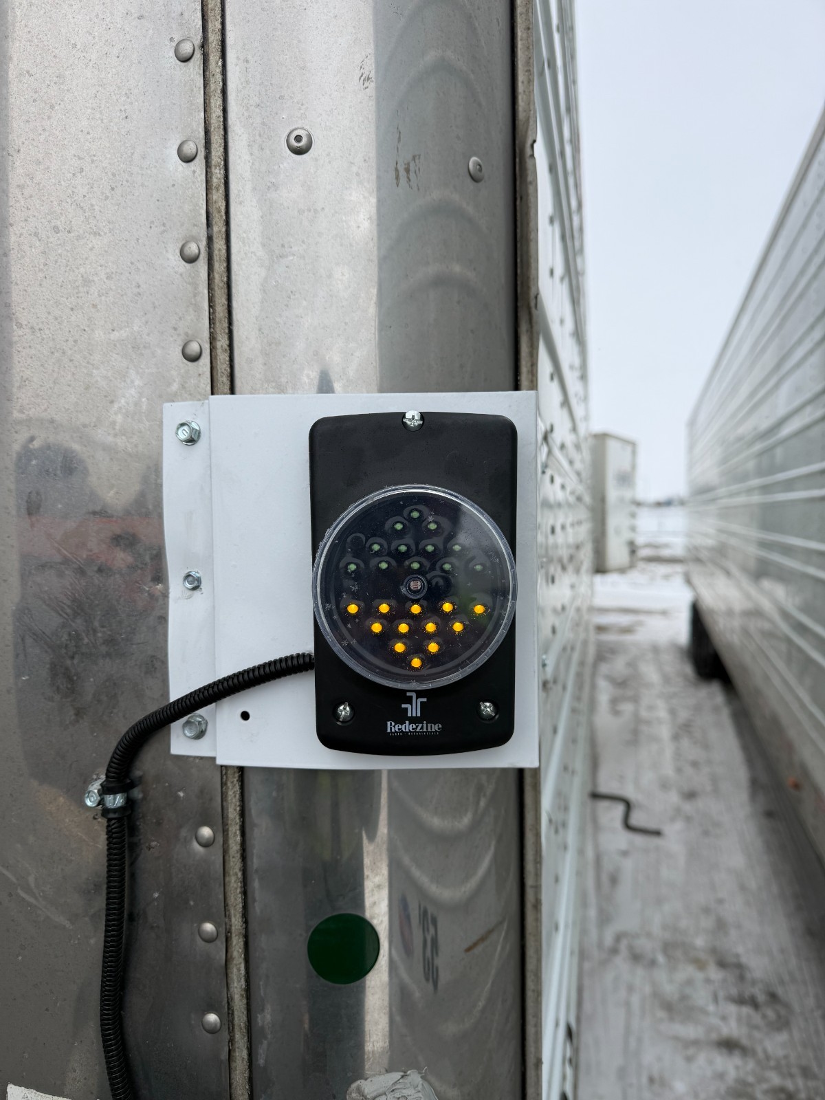 Qty 5 Carrier Transicold Reefer status light AND bracket 76-02000-00