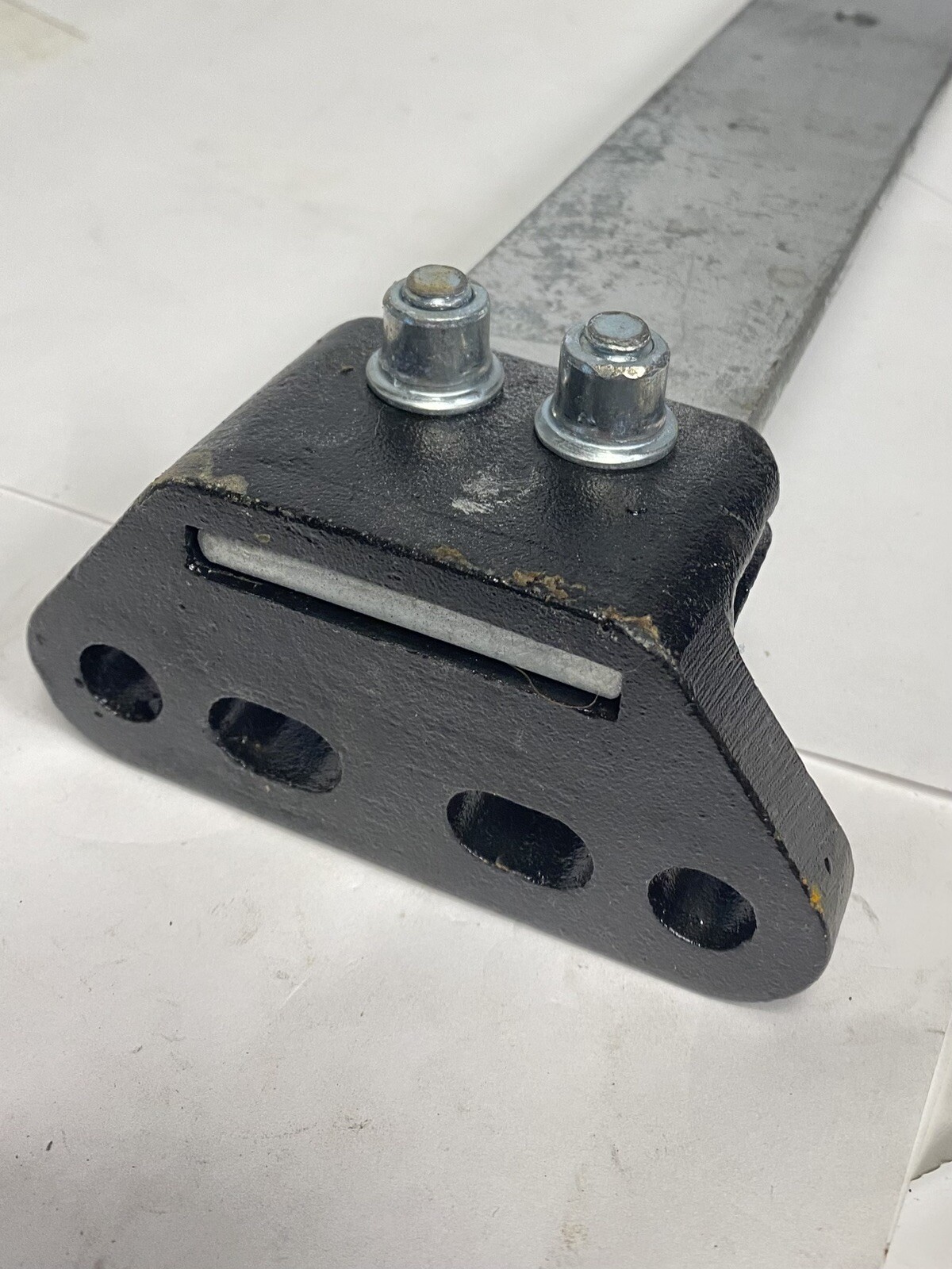 Betts Spring Straight DIRECTFLEX Mud Flap Bracket 25″ Galvanized