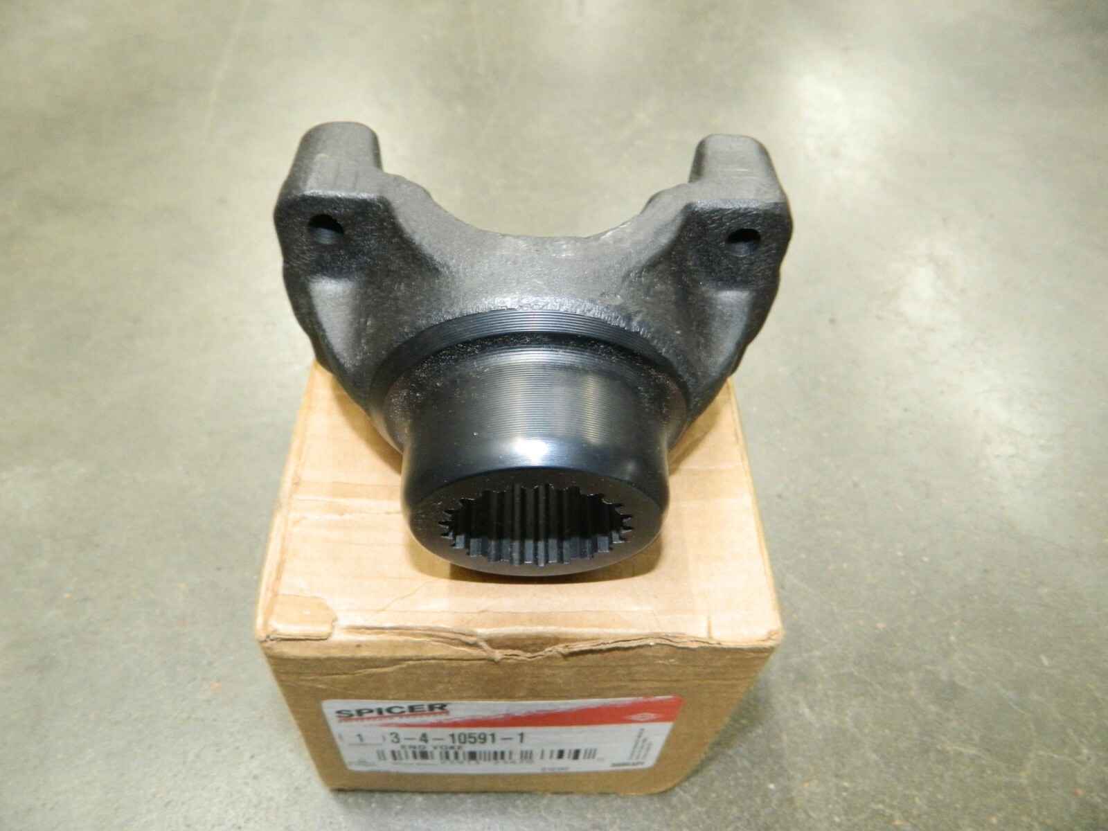 SPICER DANA END YOKE 3-4-10591-1 21 Spline Driveline at Carrier Bearing 1350