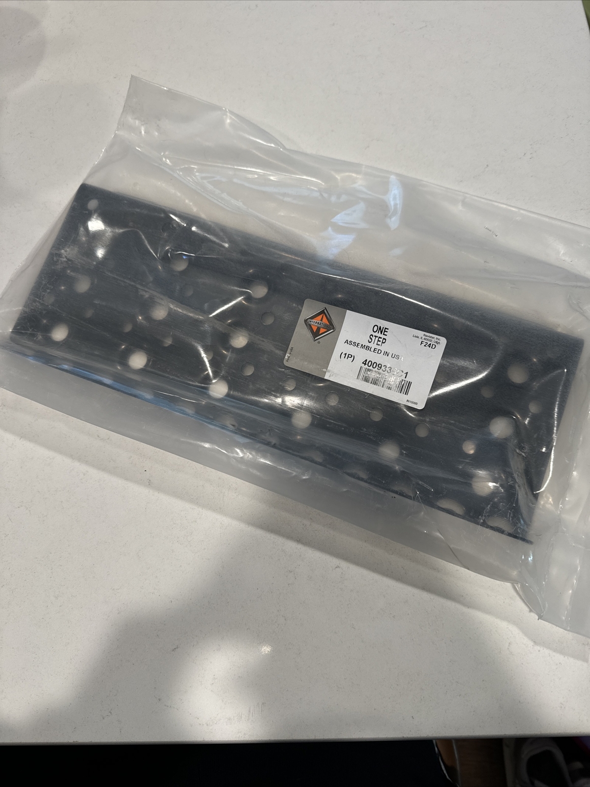 New International Navistar 4008335C1 Fuel Tank Step OEM