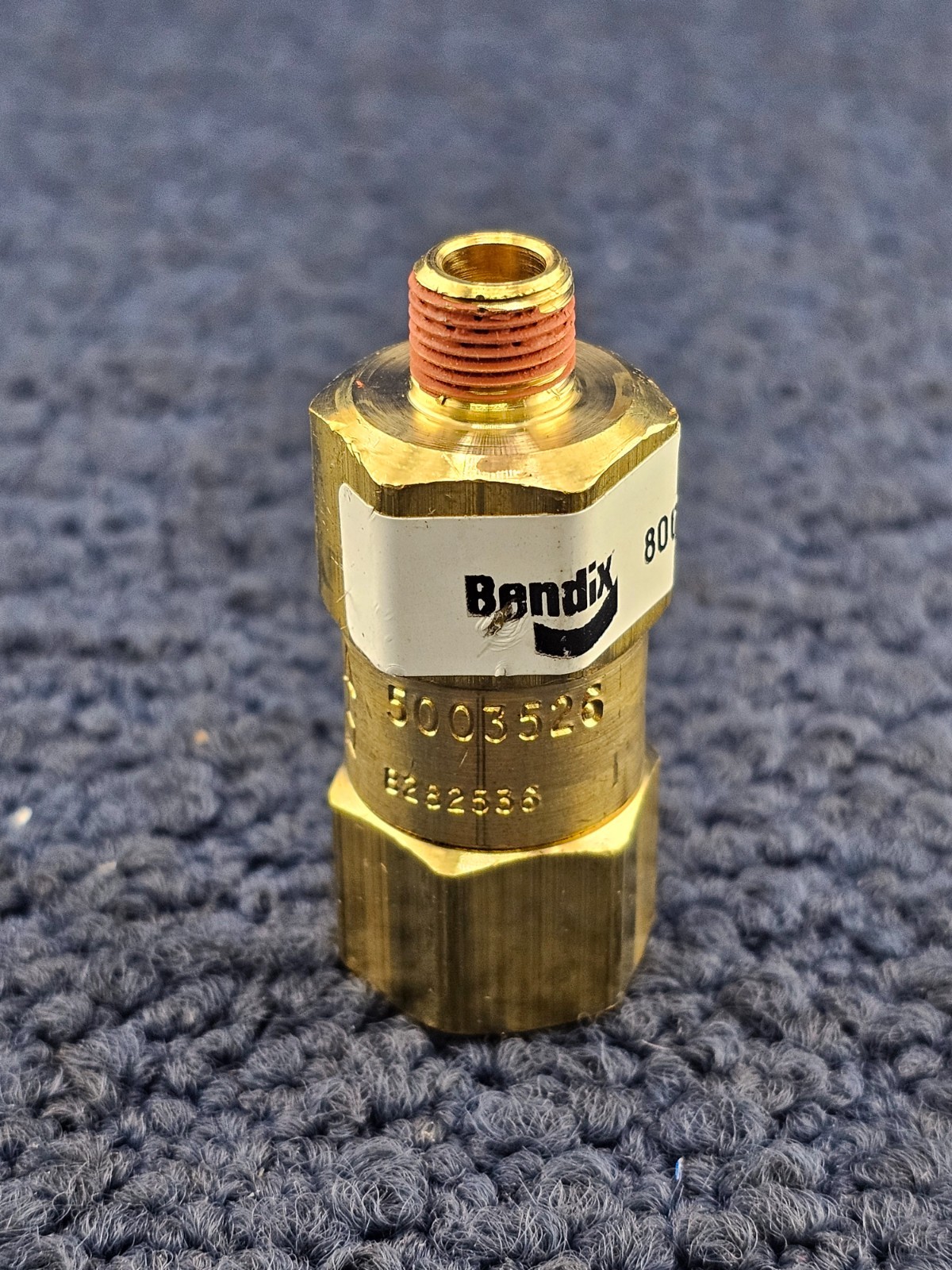 BENDIX 800374: CHECK VALVE Inlet 1/4-18 NPT (Female) Outlet 1/8-27 NPT (Male)