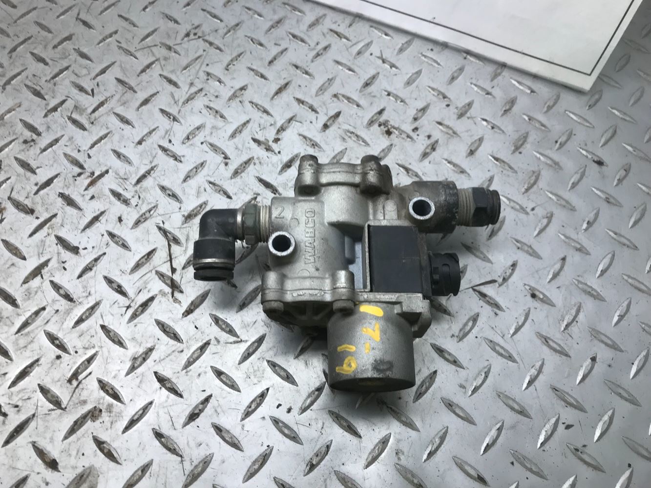 WABCO ABS Relay Valve/Sensor. PN: 472-195-052-0