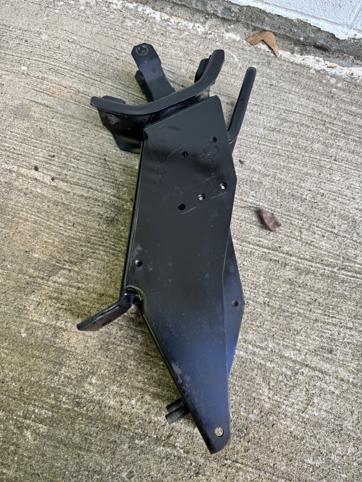 Isuzu Npr Cab Mount Bracket Driver Side