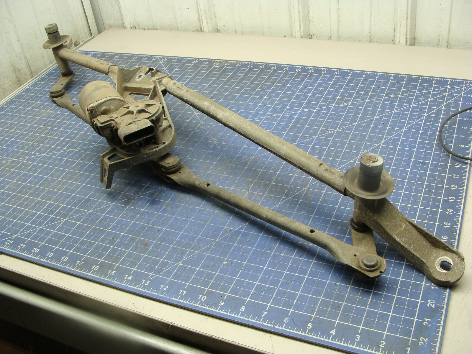 2013 INTERNATIONAL PROSTAR+ TRICO WINDSHIELD WIPER ASSEMBLY 3554255C99 AND MOTOR