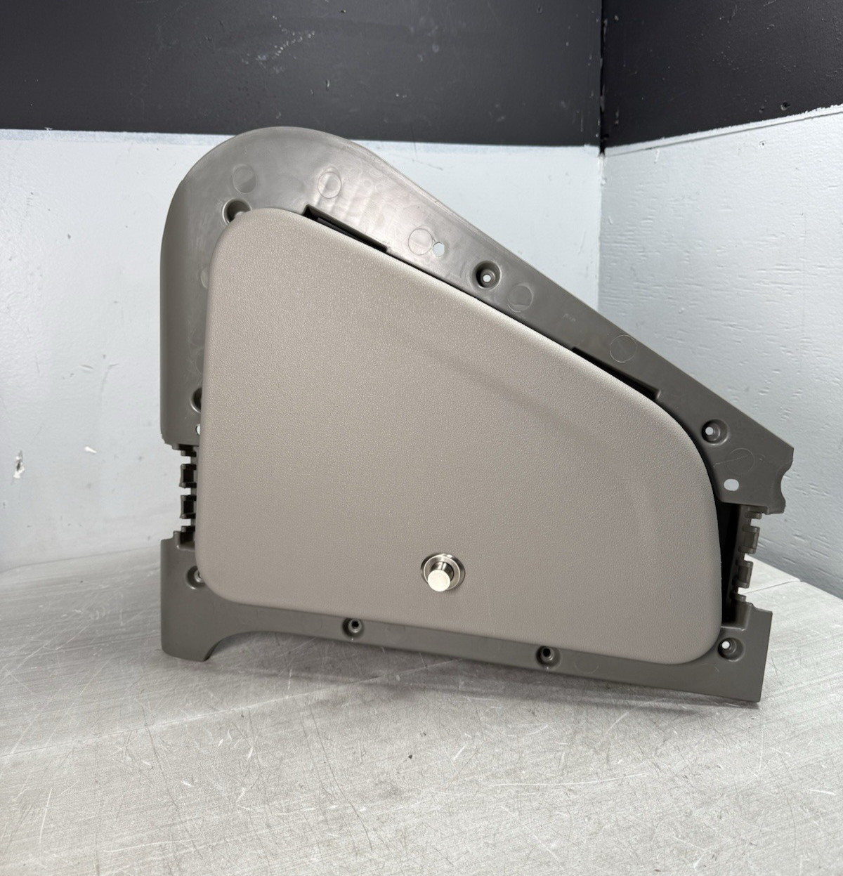 2020 PETERBILT 579 FRONT LEFT OVERHEAD STORAGE BOX GREY S25-6033-731 *2193*