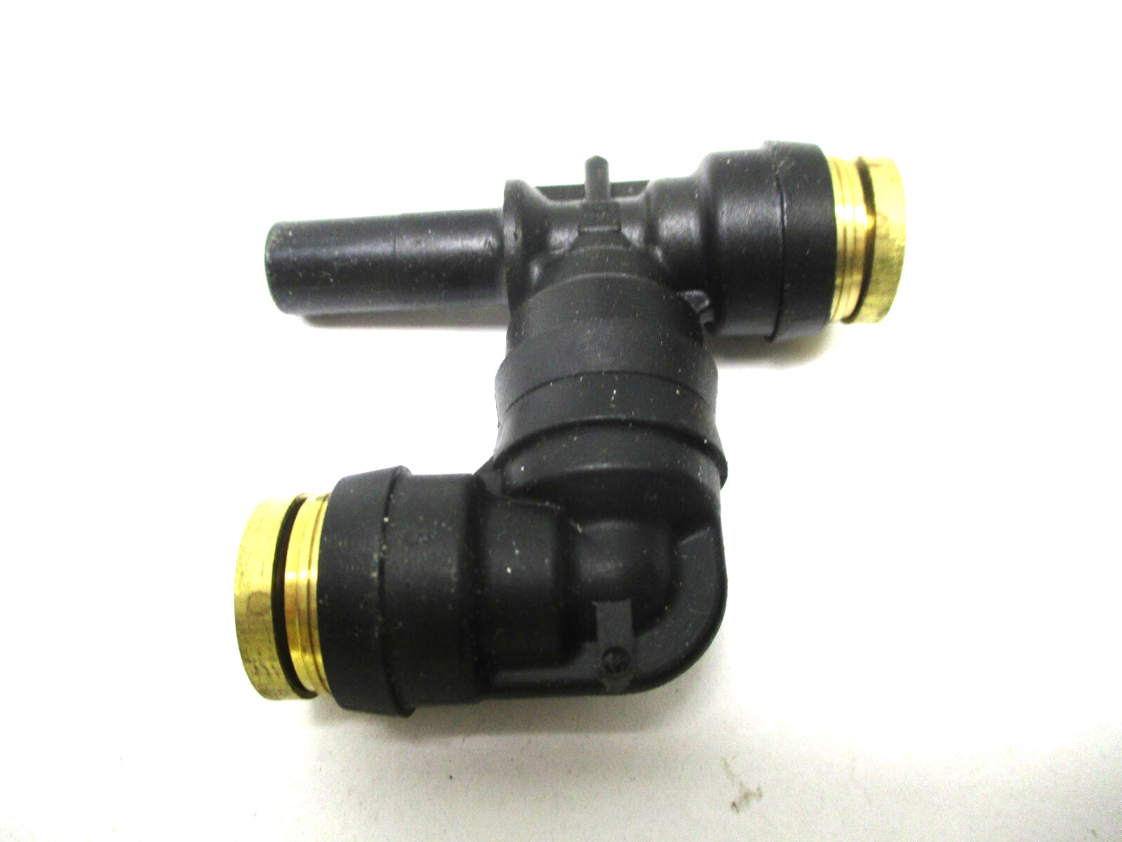2602149C1 NEW INTERNATIONAL TEE 3/8″ X 3/8″ X 3/8″