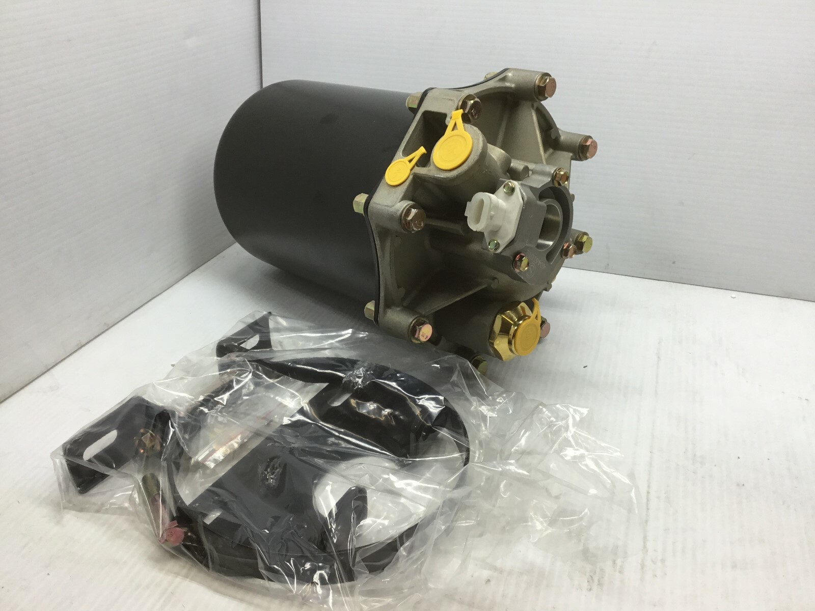 Newstar 12V AD9 Air Dryer S&S Brand# S-F345 (065225 108245 109685 1673827C91)