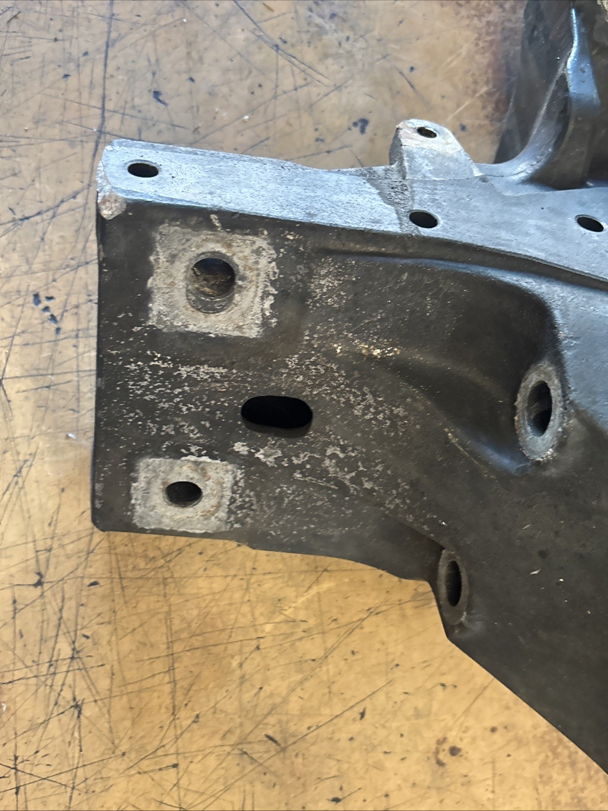 PACCAR FRONT CAB SUPPORT BRACKET LH A85 6136