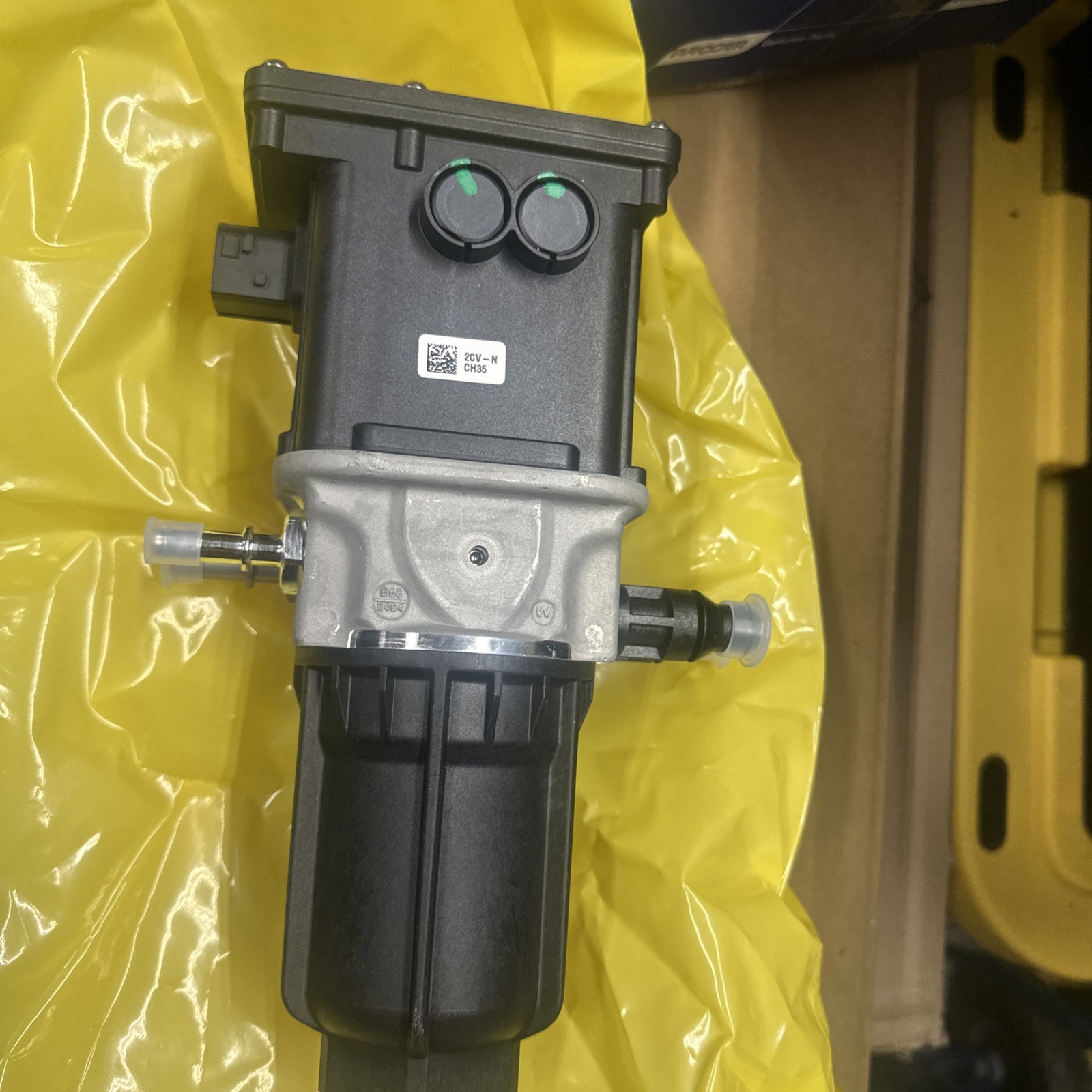 Genuine OEM Paccar 2208766PRX DEF Pump Kw Pb New 2208766