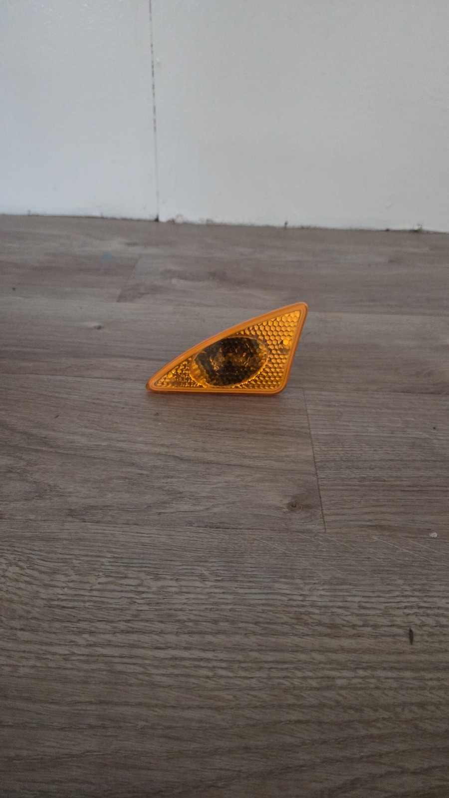 BRAND NEW P54-1085R GENUINE OEM PACCAR HOOD LAMP T660 ETC