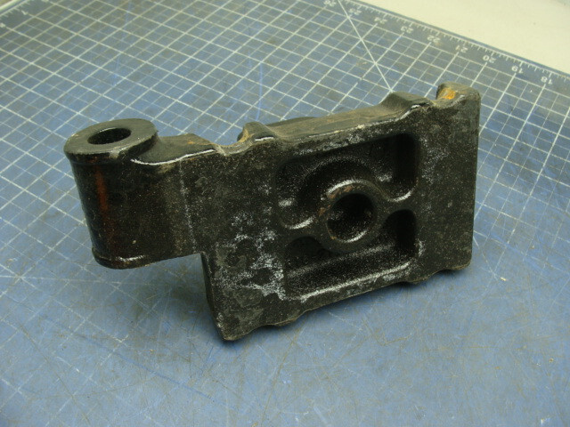 FREIGHTLINER FRONT SUSPENSION AXLE STOP R18-21168-001