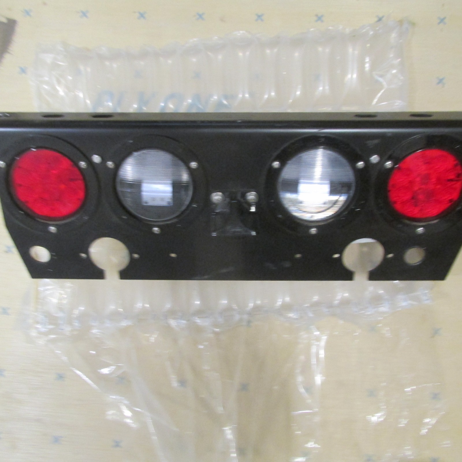 PACCAR GROTE TRUCK LED TAILLIGHT BAR PANEL WITH BRACKETS W/ LICENSE PLATE LIGHT