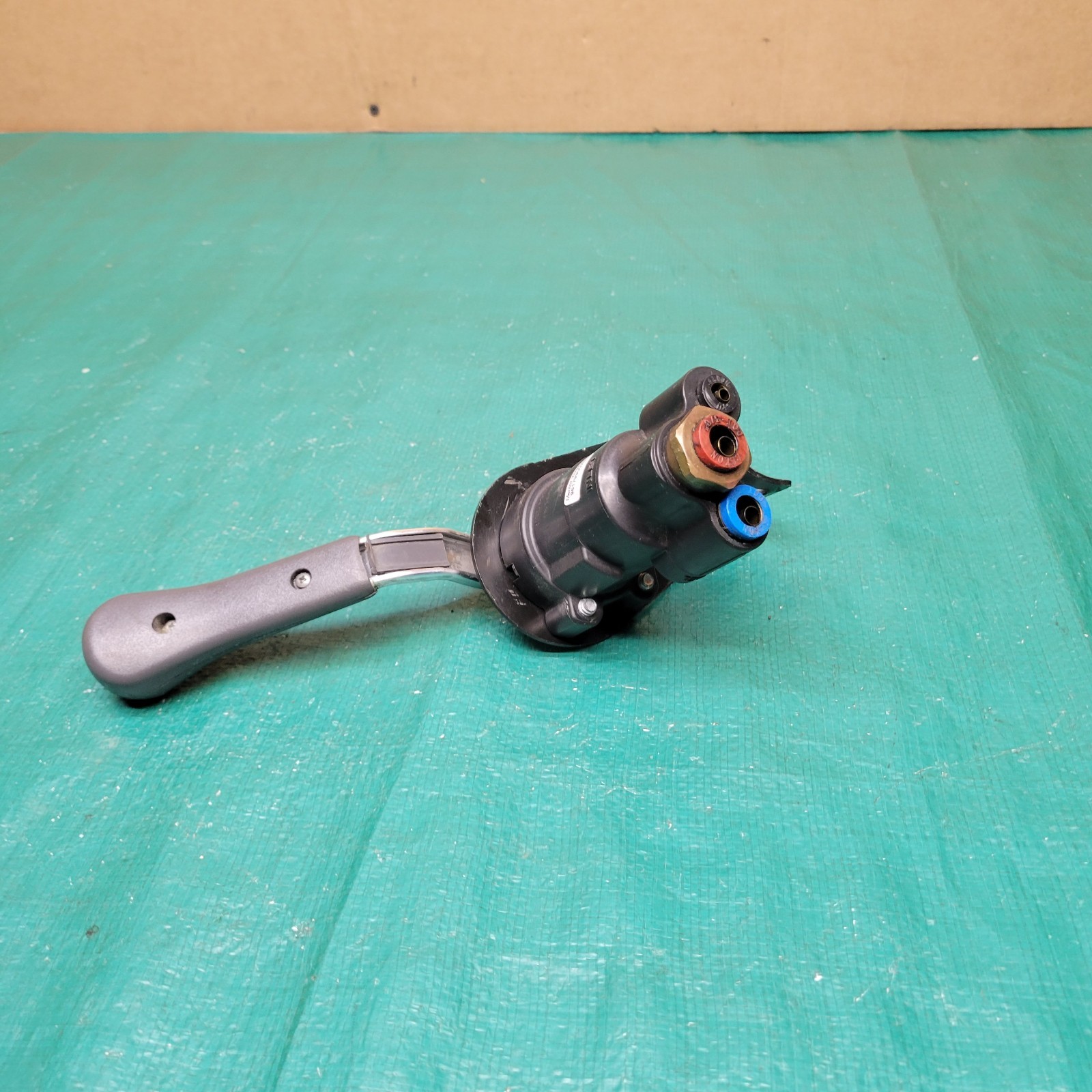 Meritor Wabco Hand Control Valve OEM 9617990070 N30103FC