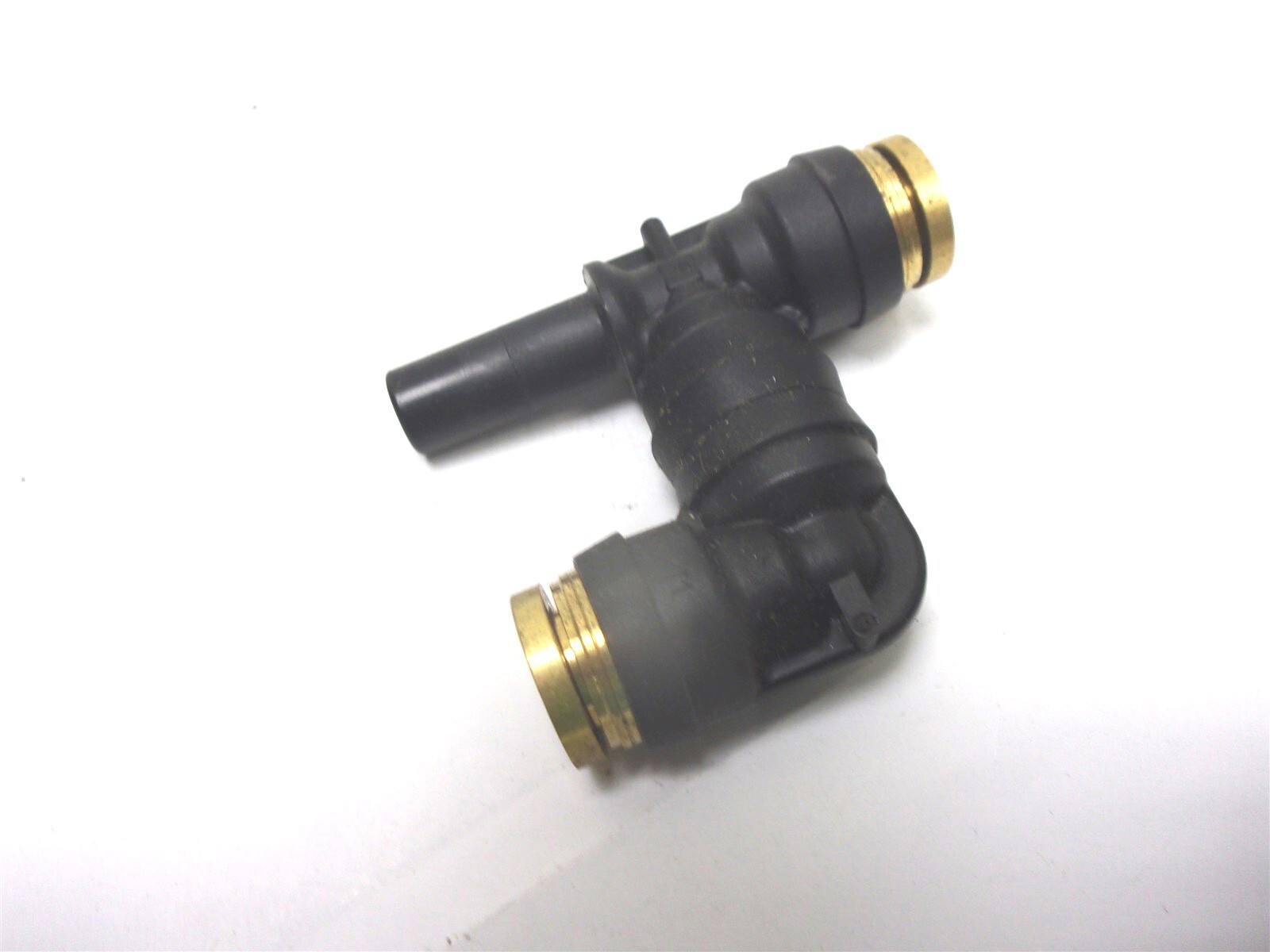 2602149C1 NEW INTERNATIONAL TEE 3/8″ X 3/8″ X 3/8″