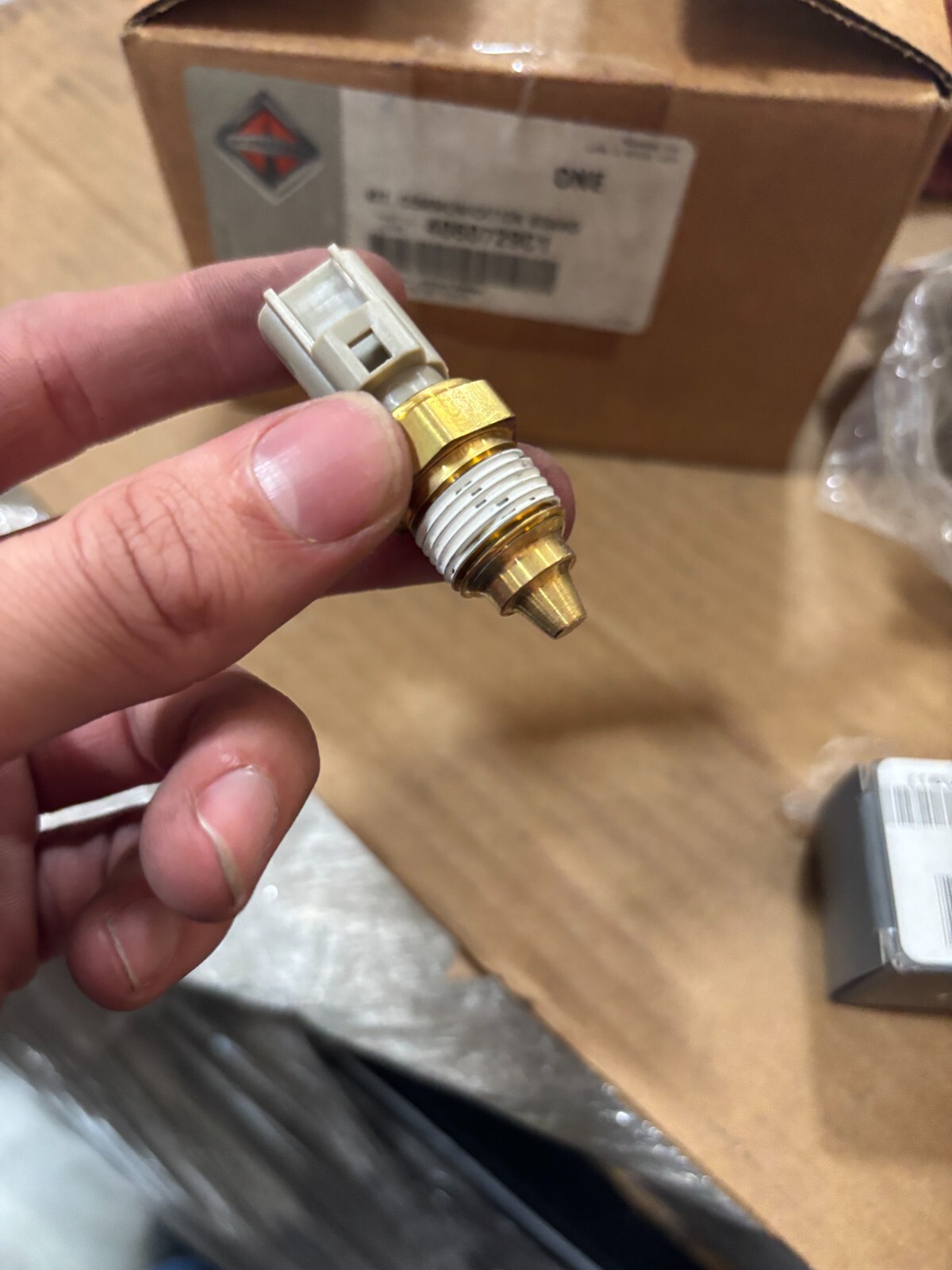 OEM INTERNATIONAL GAUGE TEM SENDER * OIL-XMSN AXL 3536822C1