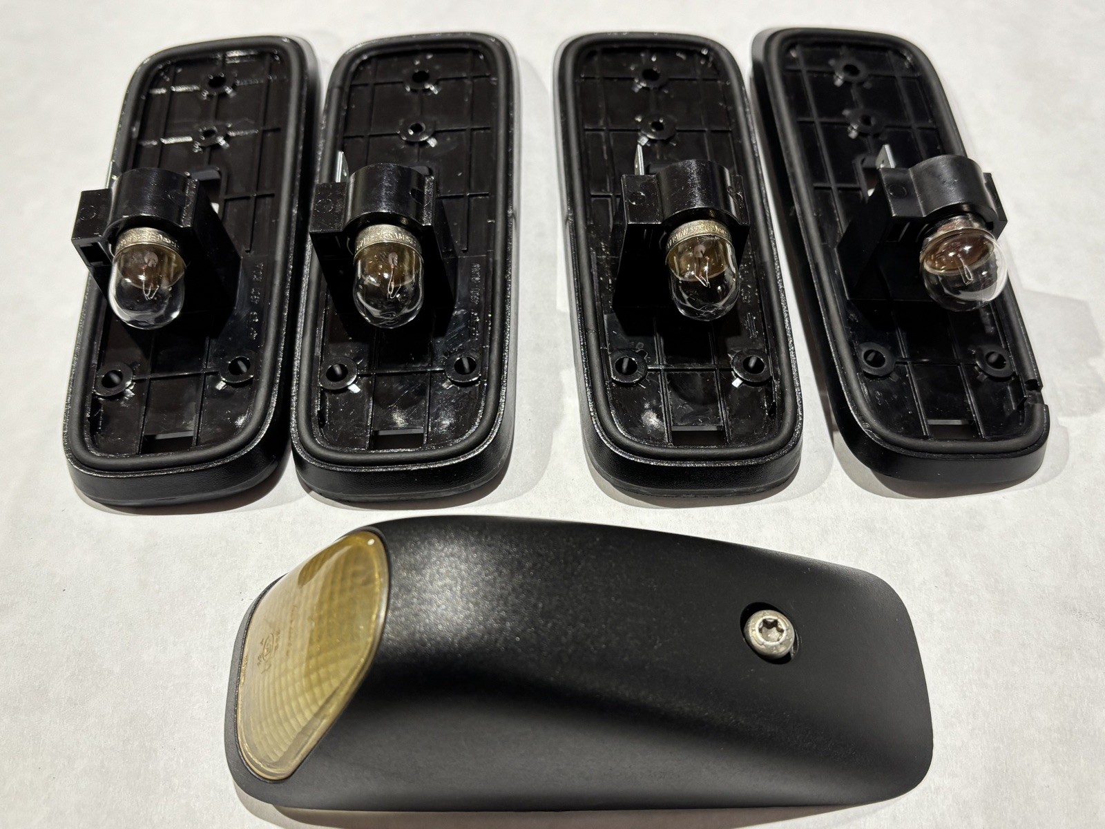 Genuine Mercedes Atego front top roof Left & right Light A0028205056 or 5156