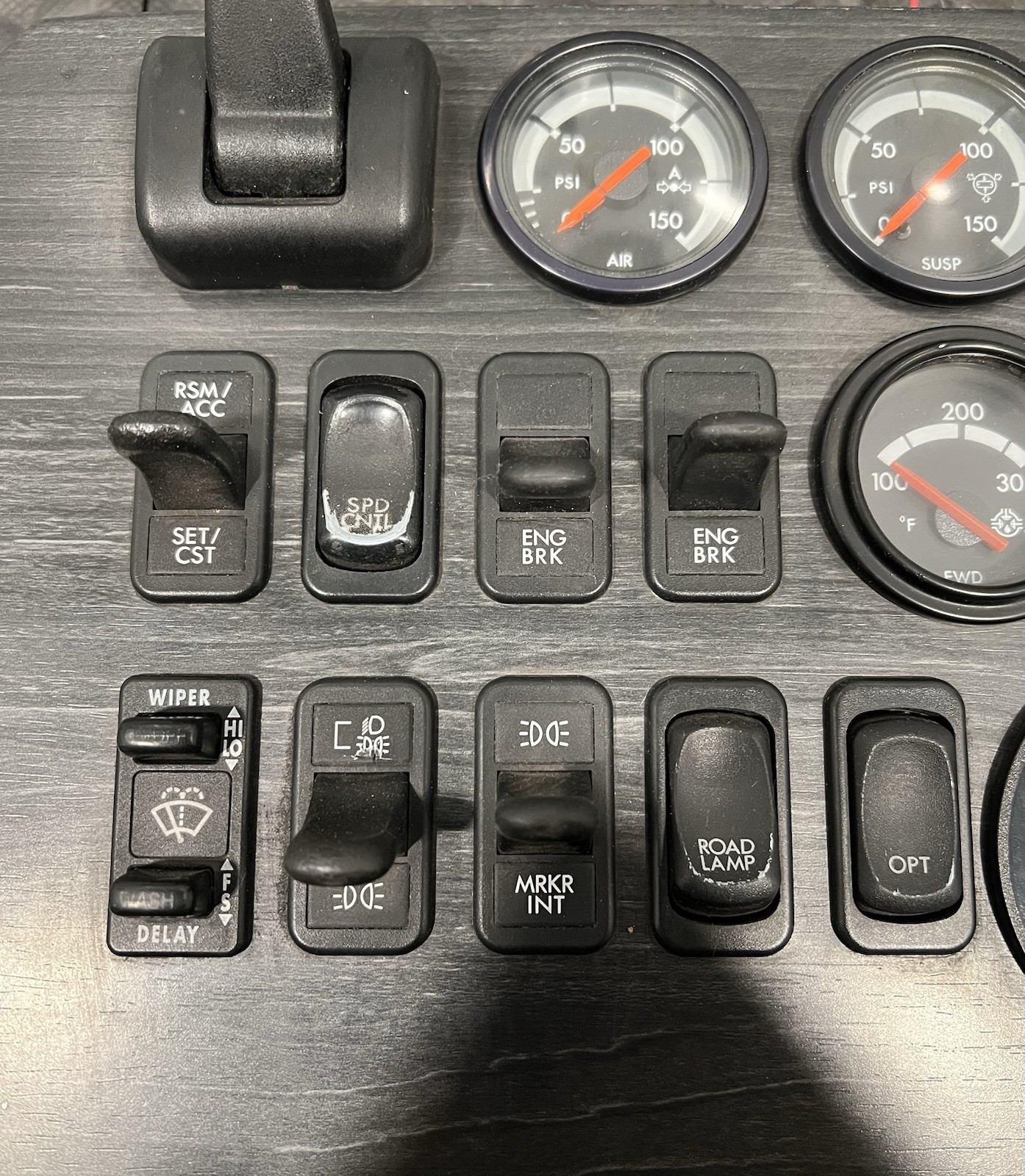 FREIGHTLINER Dashboard instrument Cluster P/N: A06-40924-000 (TAG# 8793)