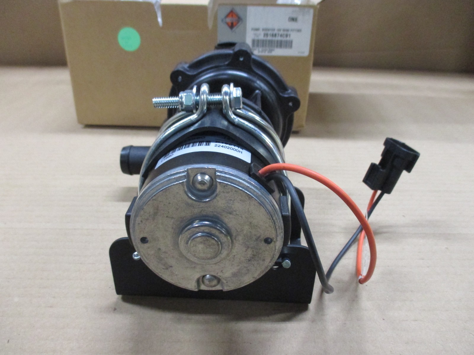 INTERNATIONAL 2516874C91 BOOSTER PUMP 12V W/90 DEGREE FITTING TRUCK PARTS NEW