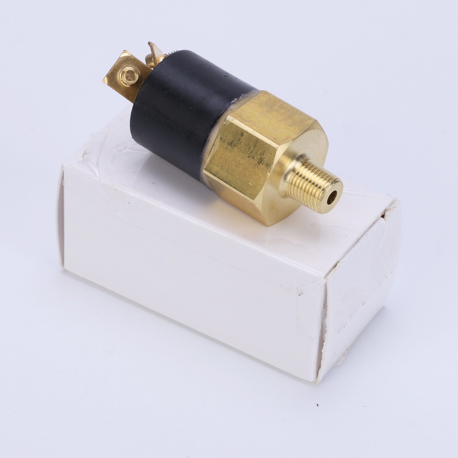 Engine Oil Pressure Sensor Switch for Detroit Replace 23520023