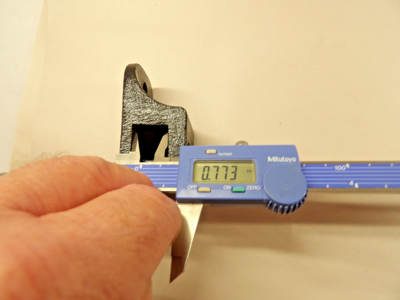 Betts – B700 – Spring Mud Flap Hanger Mounting Bracket