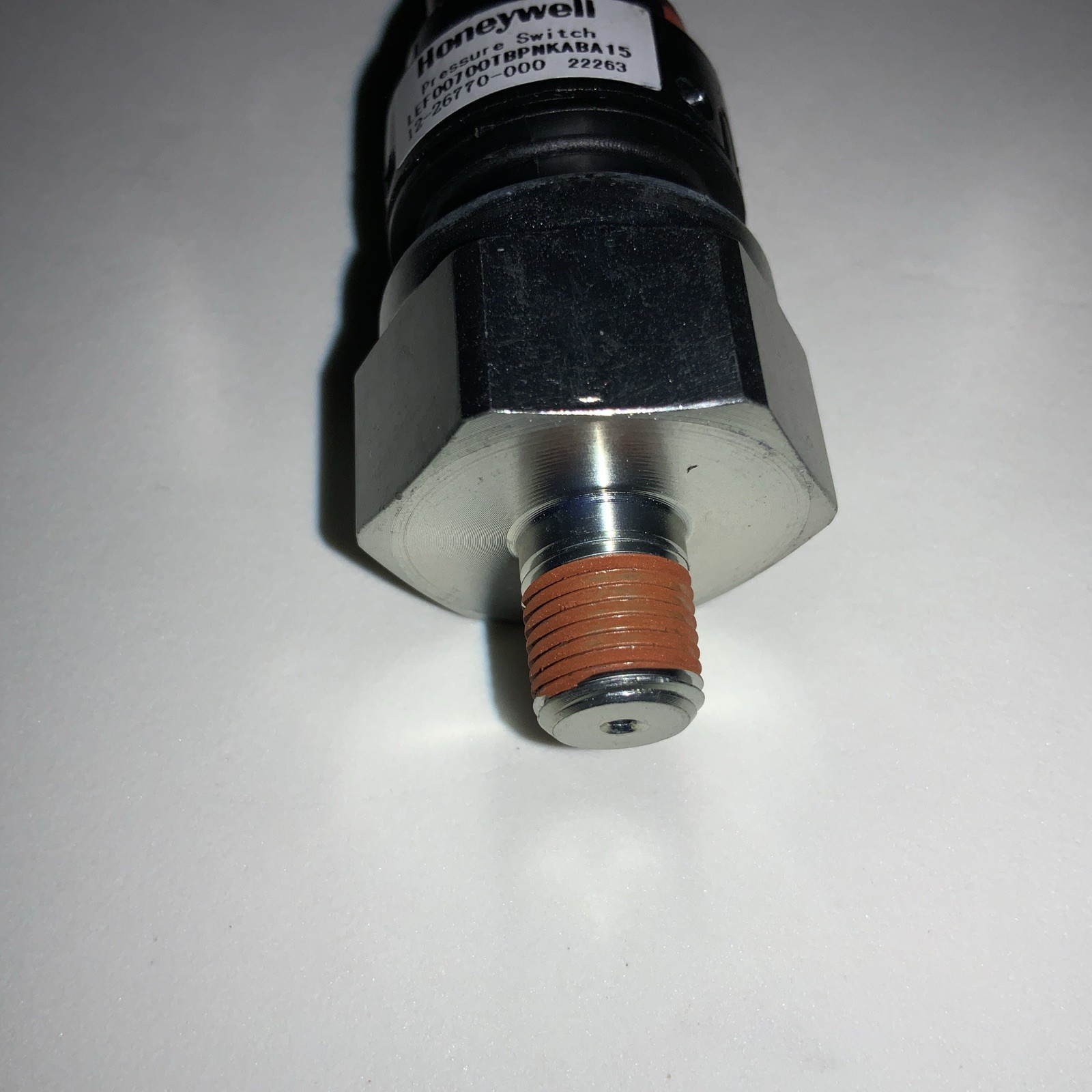 Freightliner Honeywell 12-26770-000 Genuine OEM Pressure Switch-new. (253)