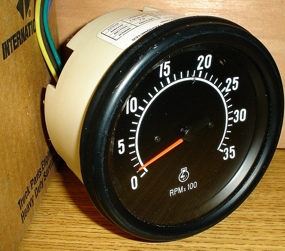 New Genuine International Tachometer Gauge Navistar P/N 1682071C91 NOS