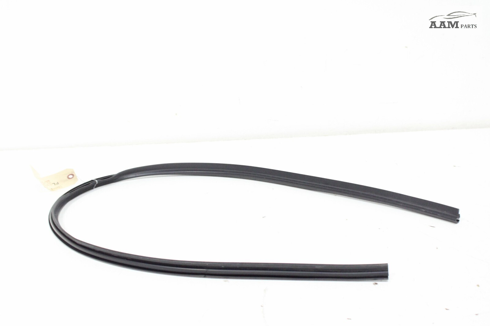2018-2024 FREIGHTLINER CASCADIA FRONT LEFT DOOR UPPER WEATHERSTRIP SEAL OEM