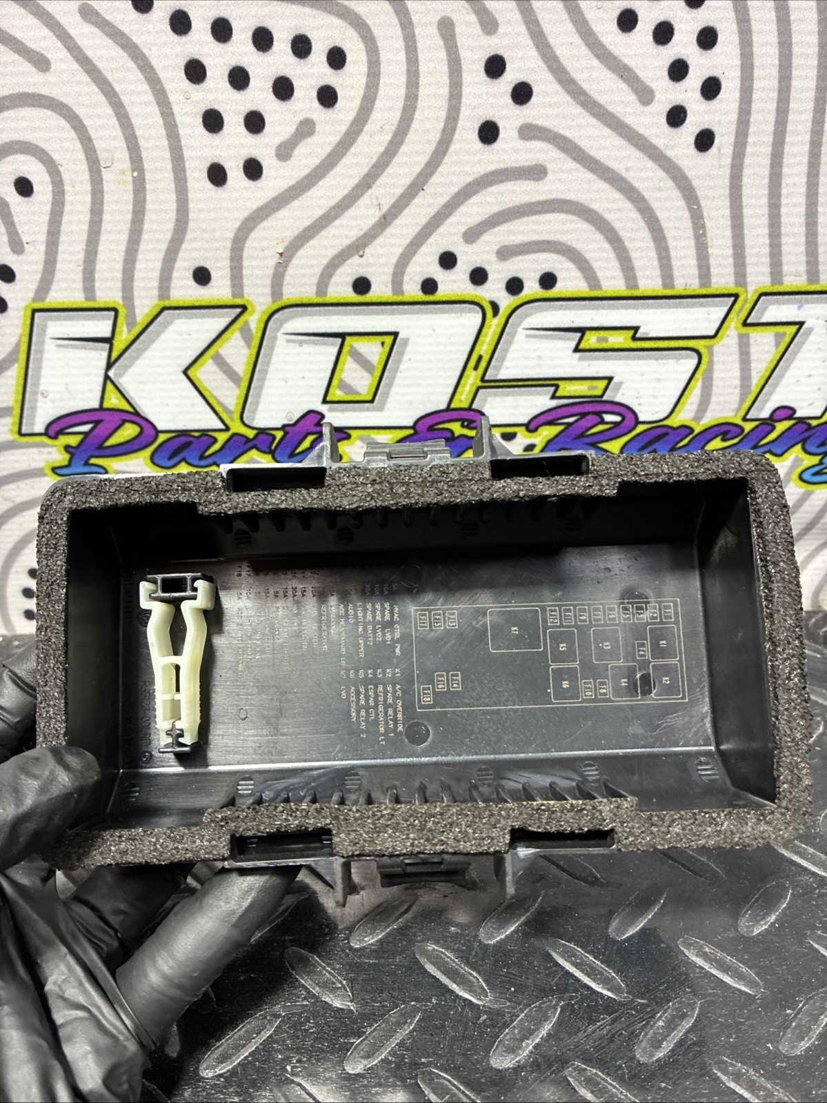COVER ONLY 2022 PETERBILT 579 PACCAR PDC SLEEPER CAB FUSE BOX ASSEMBLY
