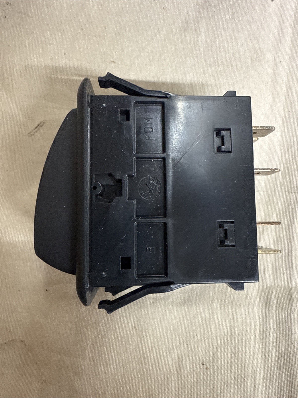 International 3766668C2 Switch ELECTRONIC HARDWIRED TRAILER SOCKET CENTER PIN