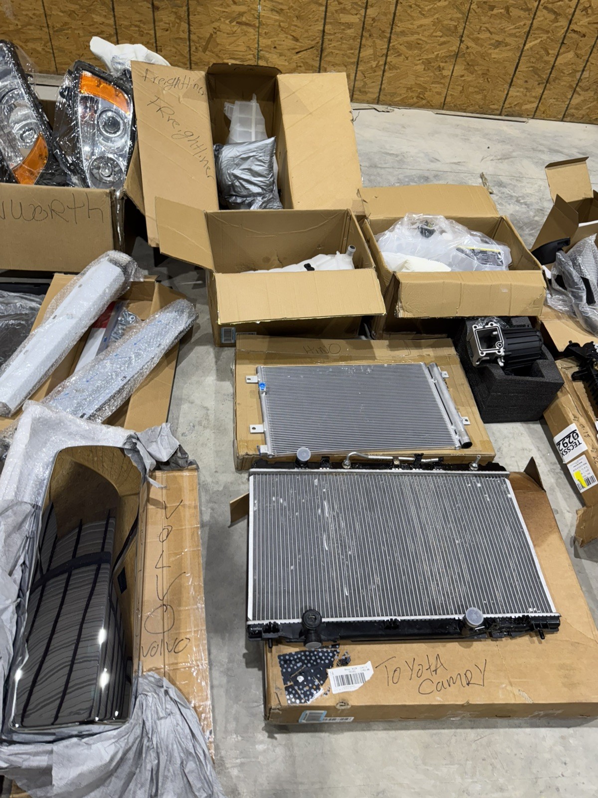 PETERBILT KENWORTH VOLVO MACK SEMI TRUCK PARTS BULK SALE & CAR RADIATORS