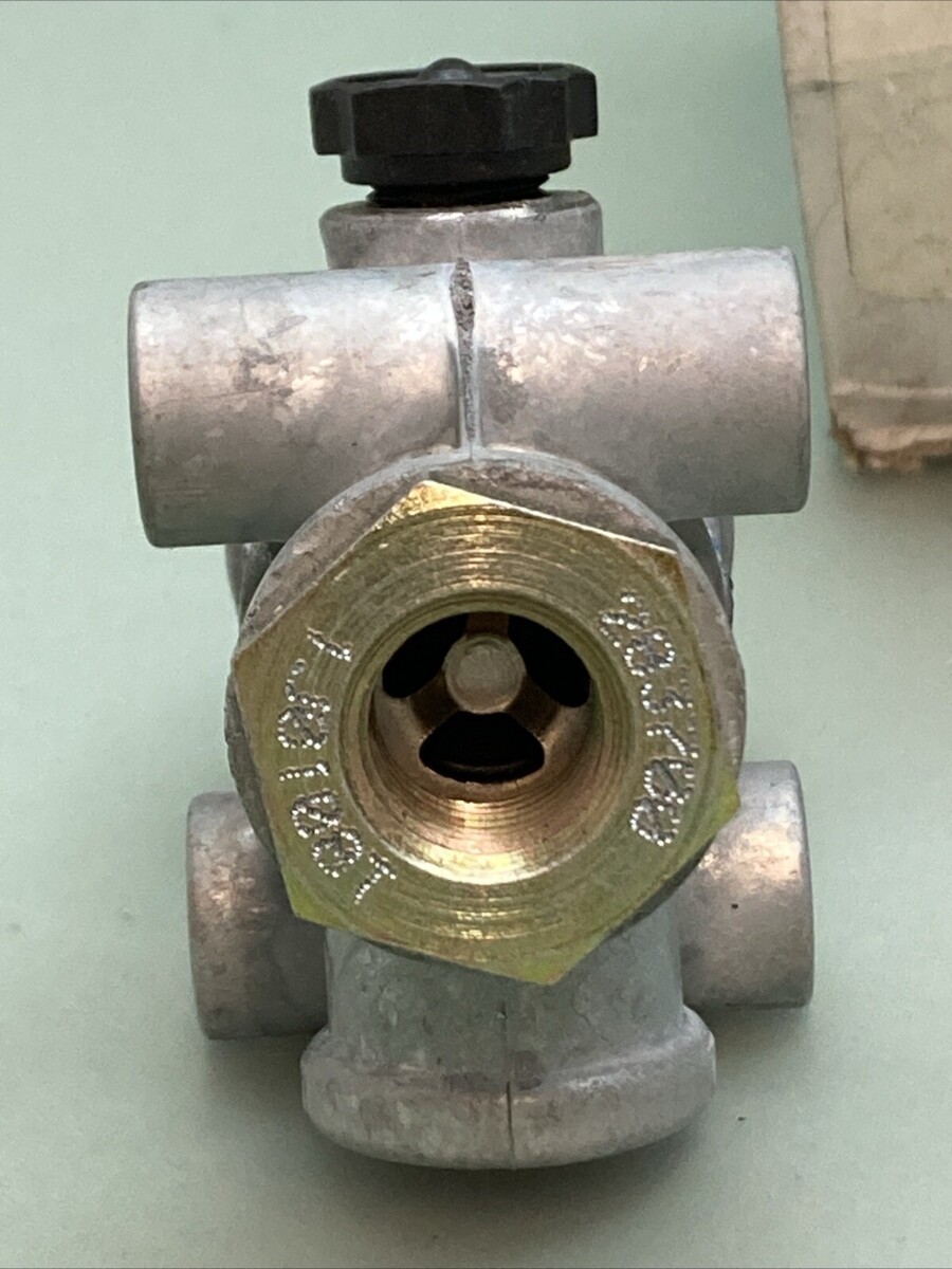 NEW GENUINE BENDIX 283700N 71 psi 1/4″-18 NPT Control Port Synchronizing Valve